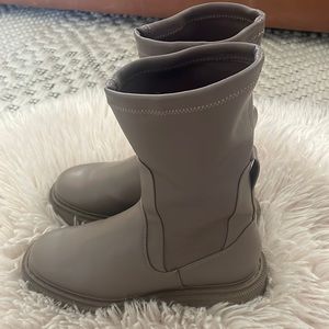 SOLD H&M Chelsea Boots Size US7/EU38, Taupe